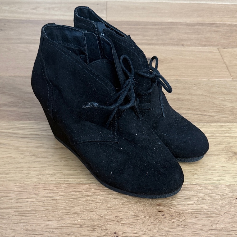 Universal Thread Black Wedge Shoes